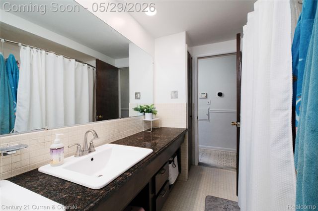 23592 Plumbrooke Drive, Southfield, MI 48075