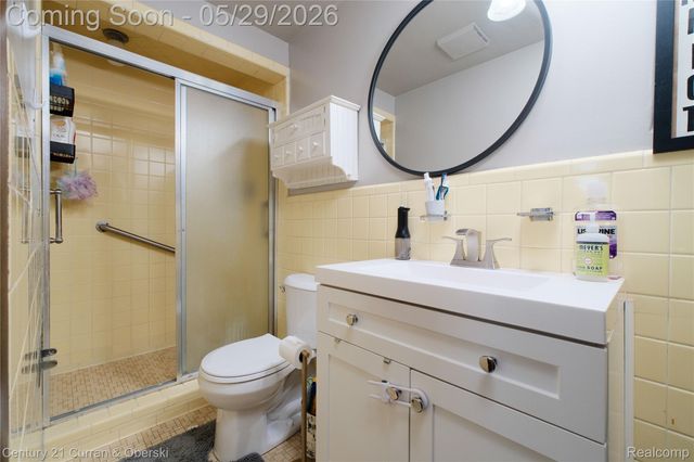23592 Plumbrooke Drive, Southfield, MI 48075