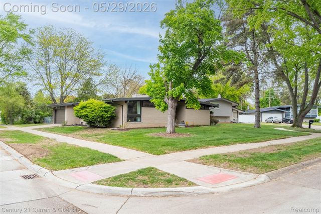 23592 Plumbrooke Drive, Southfield, MI 48075