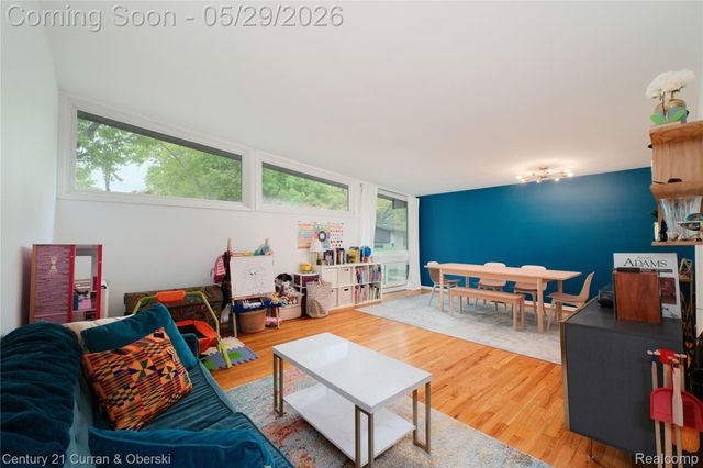 23592 Plumbrooke Drive, Southfield, MI 48075