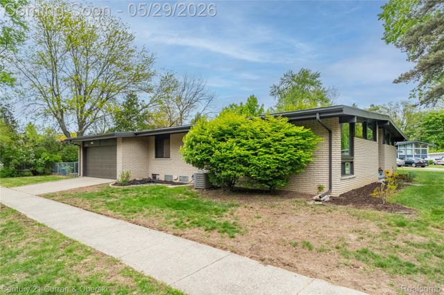 23592 Plumbrooke Drive, Southfield, MI 48075