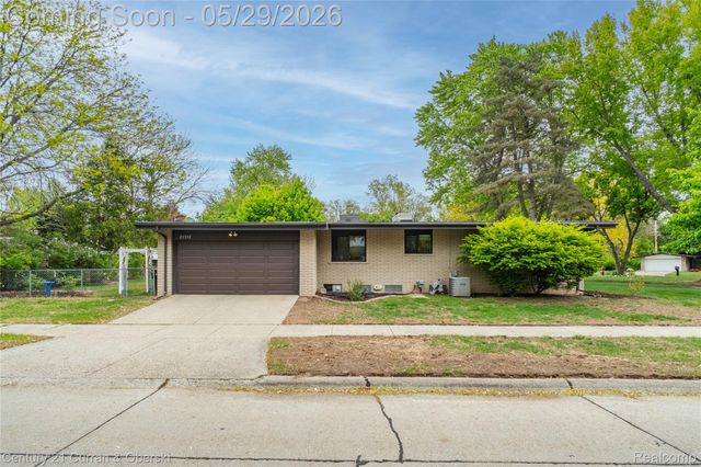 23592 Plumbrooke Drive, Southfield, MI 48075