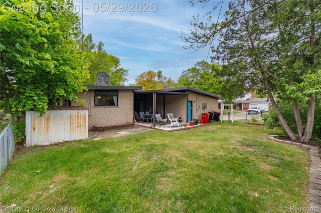 23592 Plumbrooke Drive, Southfield, MI 48075