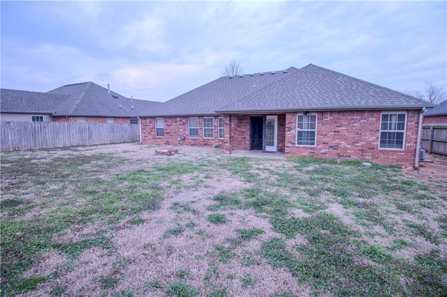 202 Dawn Drive, Centerton, AR 72719