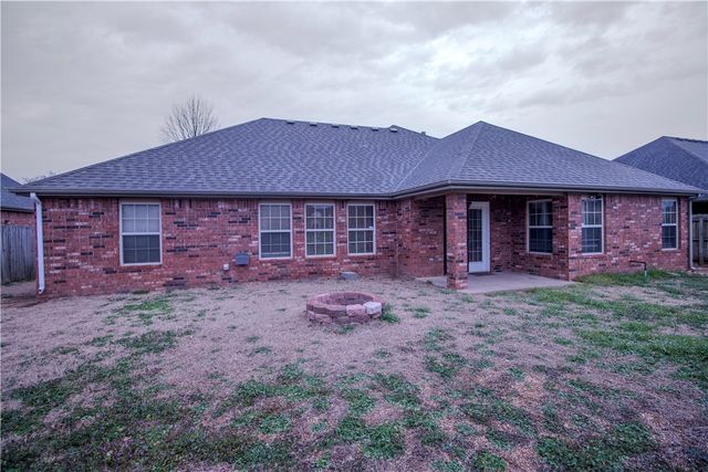202 Dawn Drive, Centerton, AR 72719