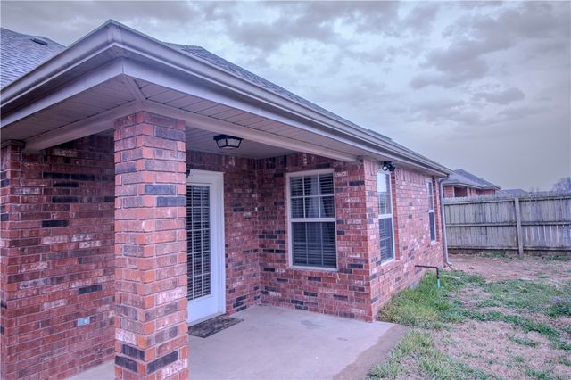 202 Dawn Drive, Centerton, AR 72719