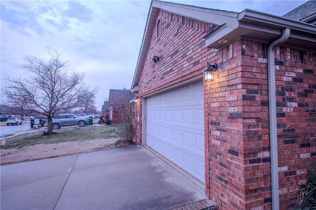 202 Dawn Drive, Centerton, AR 72719