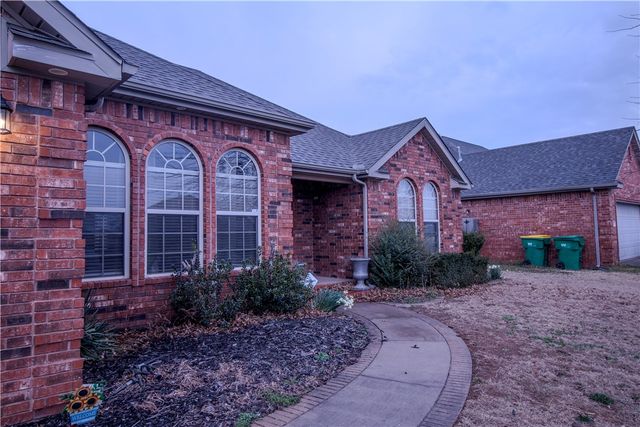 202 Dawn Drive, Centerton, AR 72719