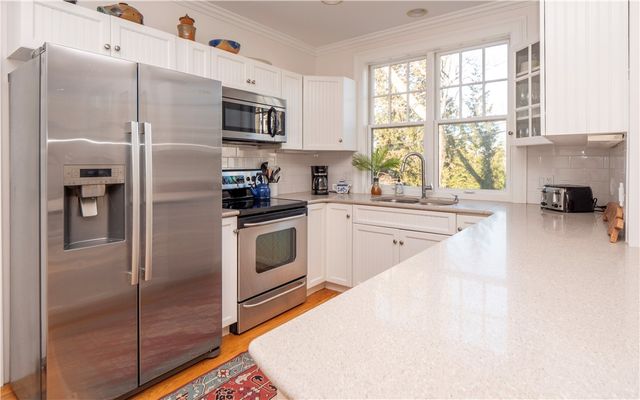 4 Kay Terrace, Newport, RI 02840