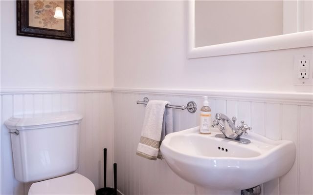 4 Kay Terrace, Newport, RI 02840