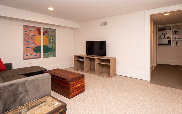 4 Kay Terrace, Newport, RI 02840