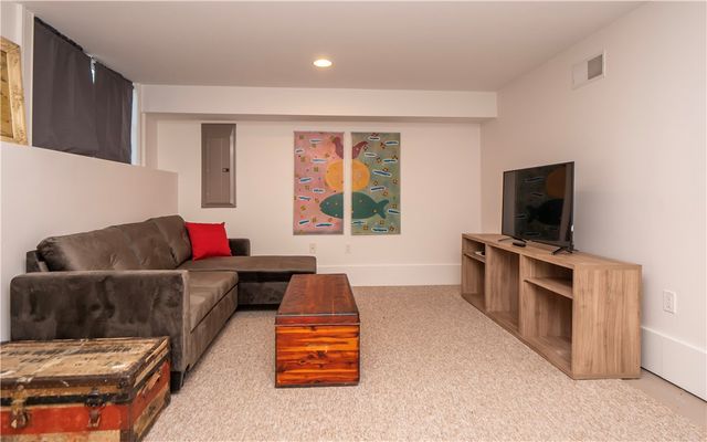 4 Kay Terrace, Newport, RI 02840