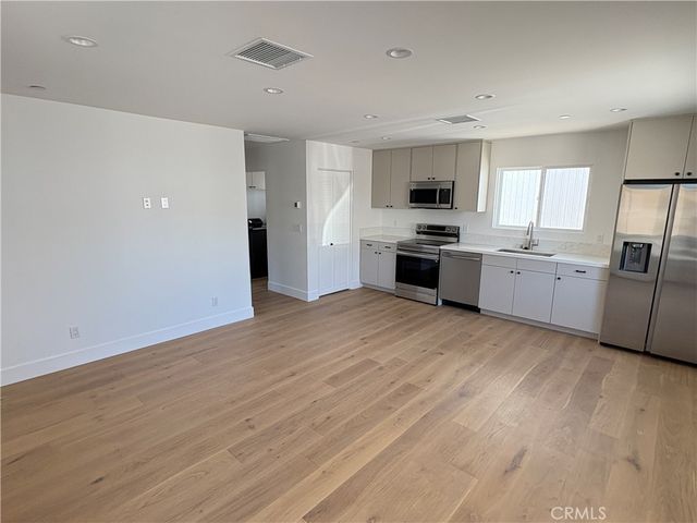 1106 Victoria D, Costa Mesa, CA 92627