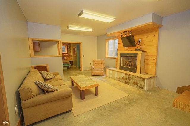 3999 W 950 S, Waveland, IN 47989