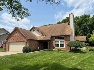323 Meadowgrove Drive, Englewood, OH 45322