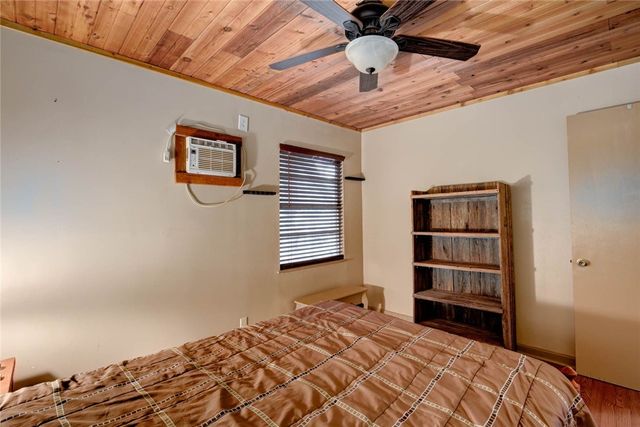 713 N Kossuth St, Rockport, TX 78382