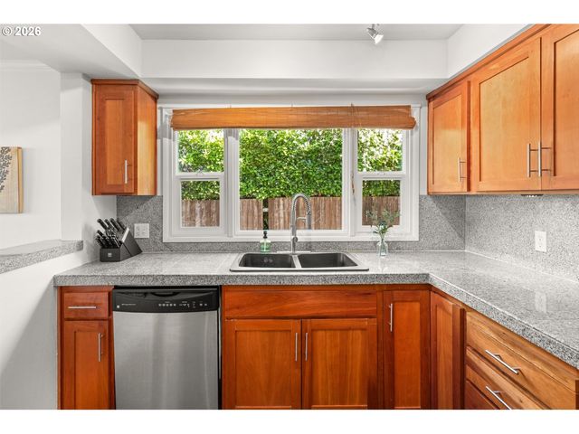 611 Ne CHURCH St 6, Portland, OR 97211