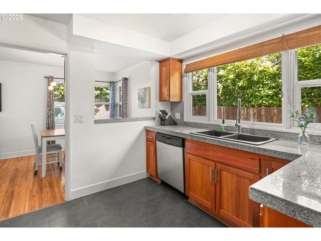 611 Ne CHURCH St 6, Portland, OR 97211