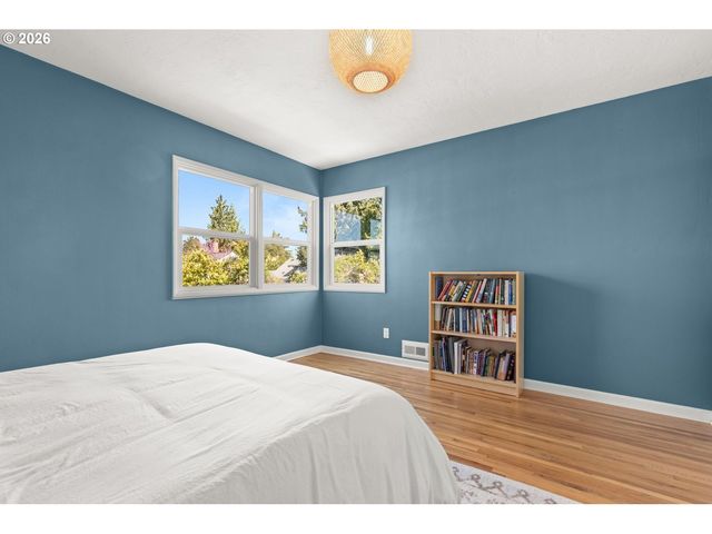 611 Ne CHURCH St 6, Portland, OR 97211