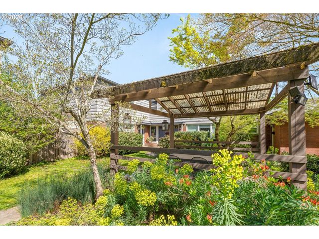 611 Ne CHURCH St 6, Portland, OR 97211