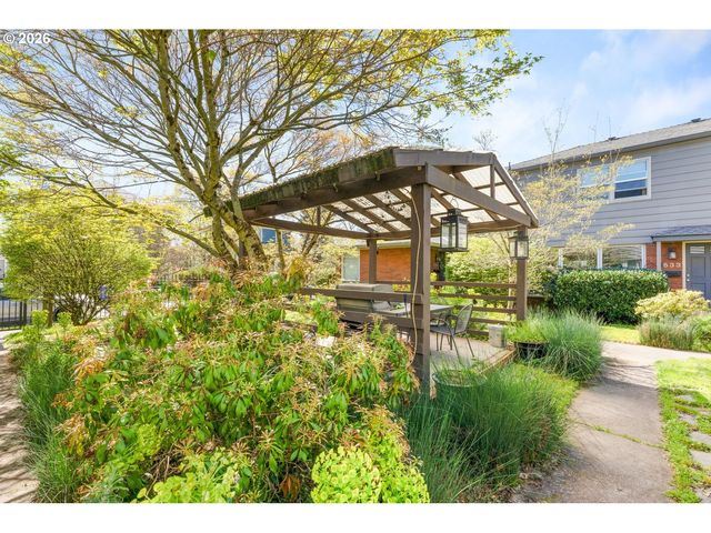 611 Ne CHURCH St 6, Portland, OR 97211