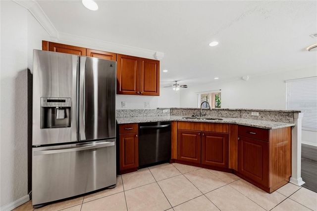 11441 CRESTLAKE VILLAGE, Riverview, FL 33569