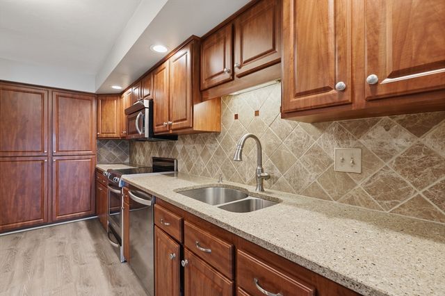 68 South Quinsigamond Avenue 4, Shrewsbury, MA 01545