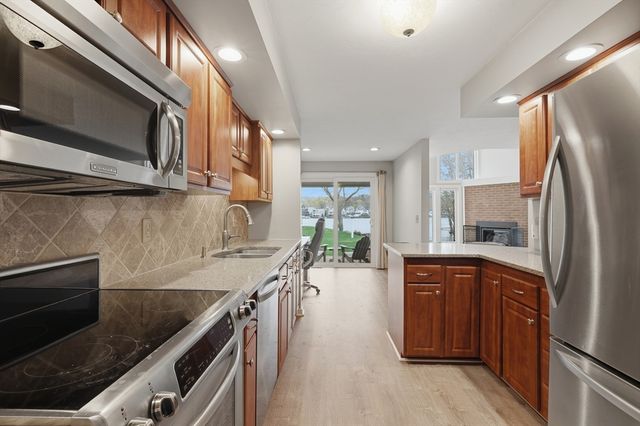 68 South Quinsigamond Avenue 4, Shrewsbury, MA 01545