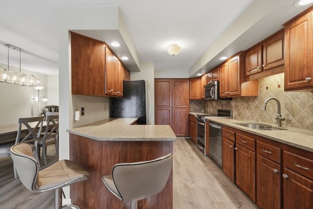 68 South Quinsigamond Avenue 4, Shrewsbury, MA 01545