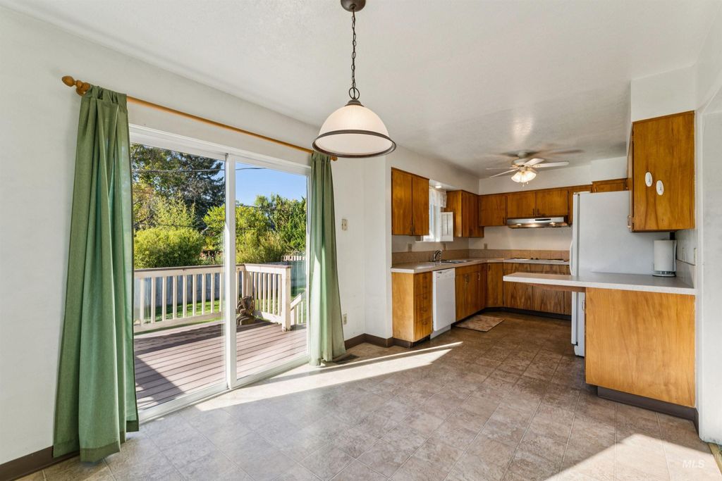 8721 W San Anita Drive, Boise, ID 83704 photo 3