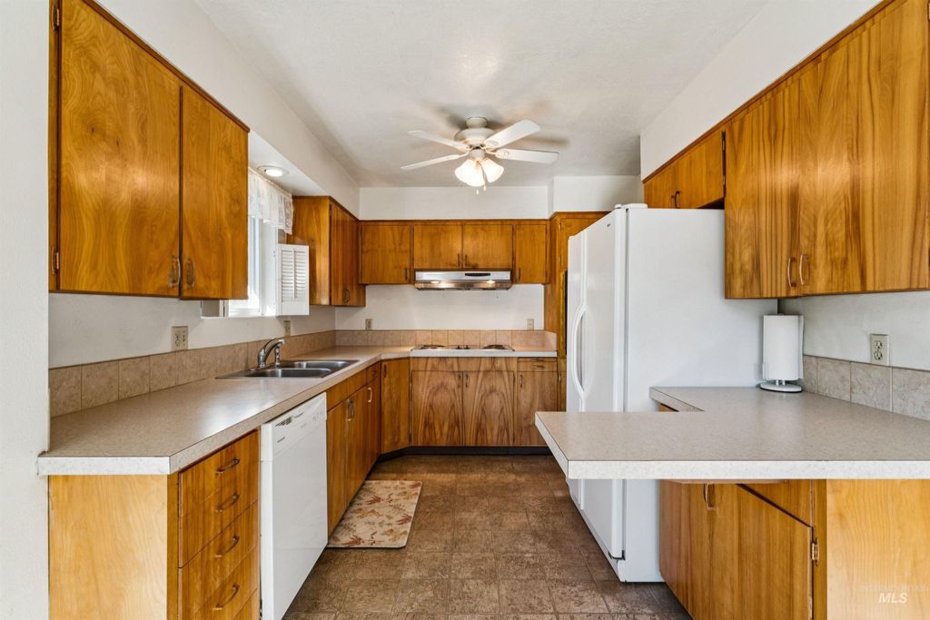 8721 W San Anita Drive, Boise, ID 83704 photo 4