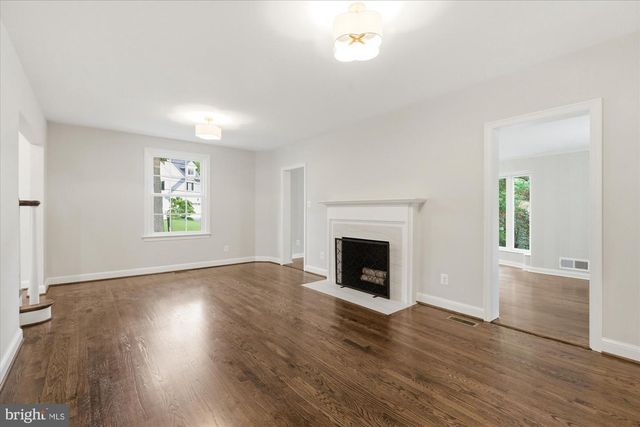 7825 OLDCHESTER RD, Bethesda, MD 20817