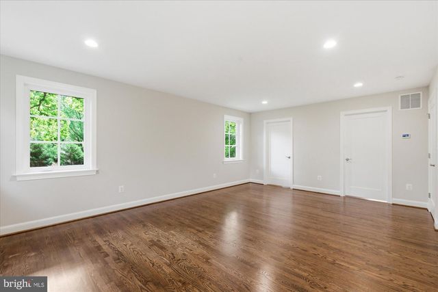 7825 OLDCHESTER RD, Bethesda, MD 20817