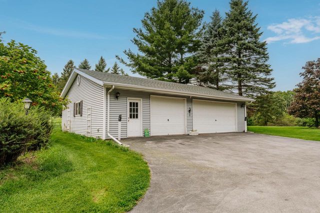 S100W31478 County Road LO, Mukwonago, WI 53149