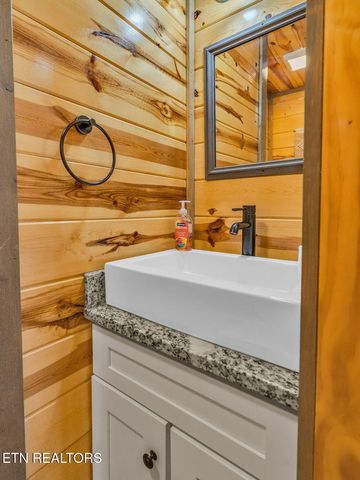 1041 Vista Drive, Gatlinburg, TN 37738