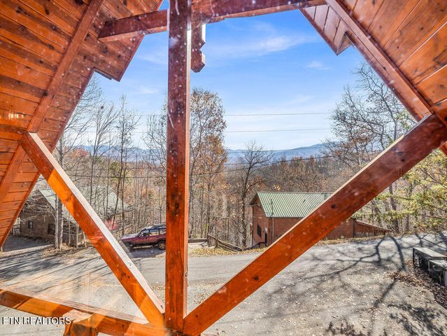 1041 Vista Drive, Gatlinburg, TN 37738