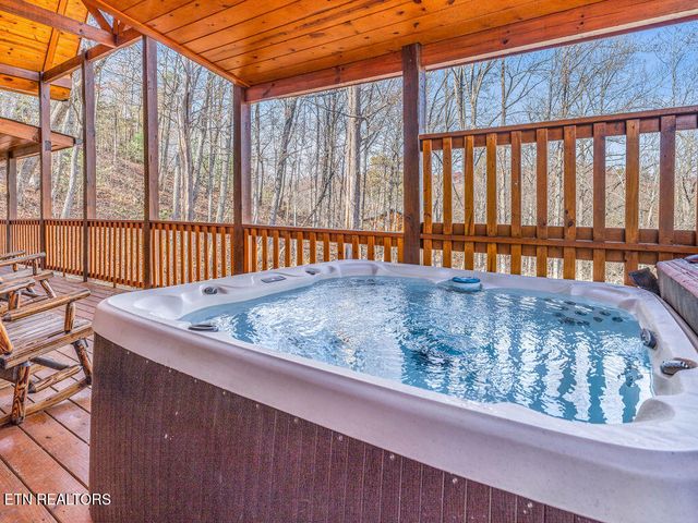 1041 Vista Drive, Gatlinburg, TN 37738