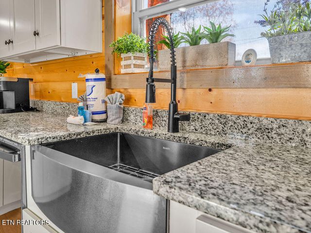 1041 Vista Drive, Gatlinburg, TN 37738