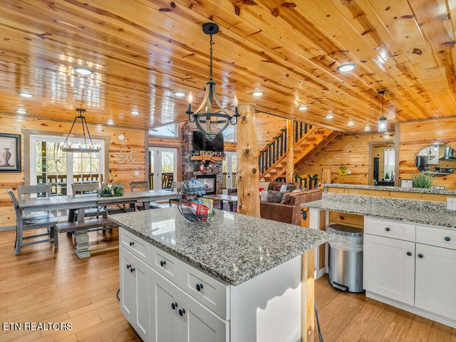 1041 Vista Drive, Gatlinburg, TN 37738