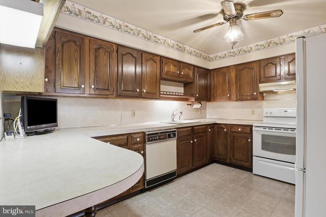 220 KENNEDY CT, Hanover, PA 17331