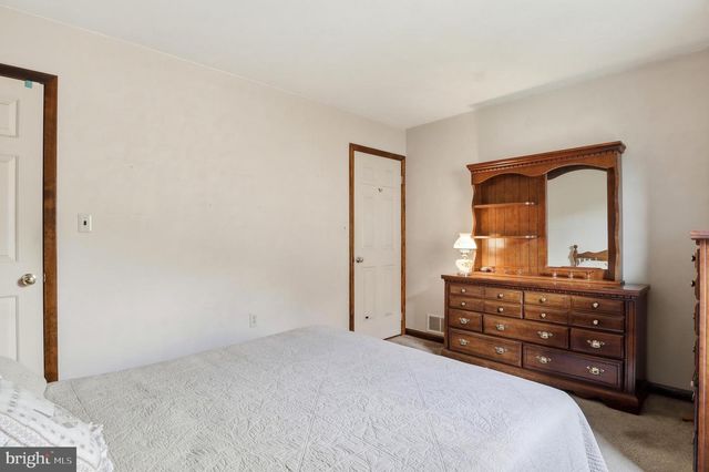 220 KENNEDY CT, Hanover, PA 17331