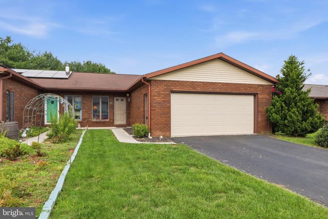 220 KENNEDY CT, Hanover, PA 17331