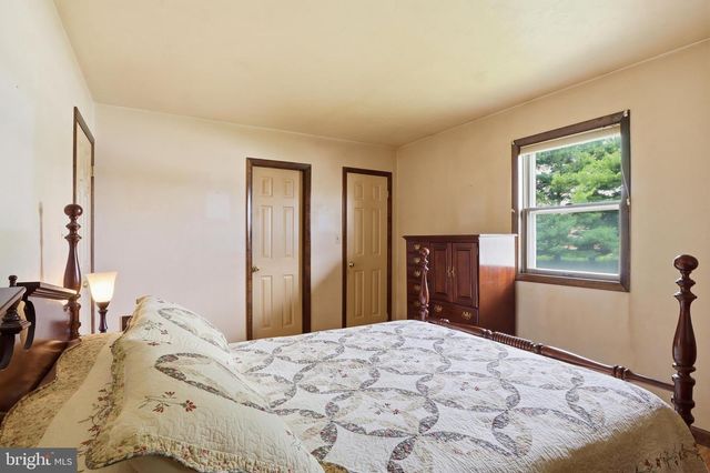 220 KENNEDY CT, Hanover, PA 17331