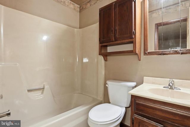 220 KENNEDY CT, Hanover, PA 17331
