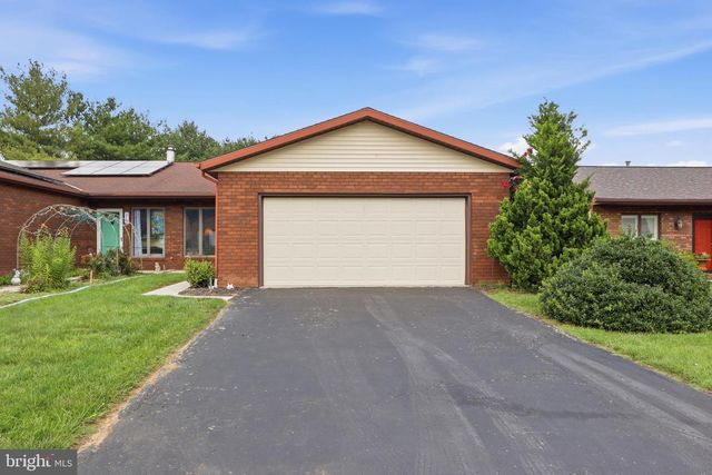 220 KENNEDY CT, Hanover, PA 17331
