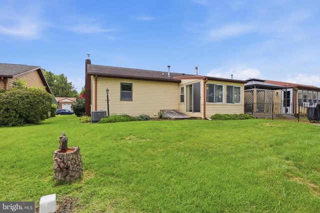 220 KENNEDY CT, Hanover, PA 17331