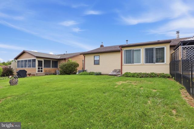 220 KENNEDY CT, Hanover, PA 17331