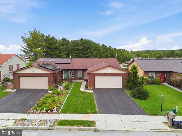 220 KENNEDY CT, Hanover, PA 17331