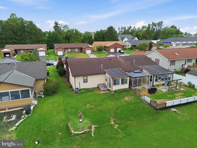 220 KENNEDY CT, Hanover, PA 17331