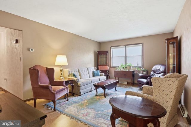 220 KENNEDY CT, Hanover, PA 17331